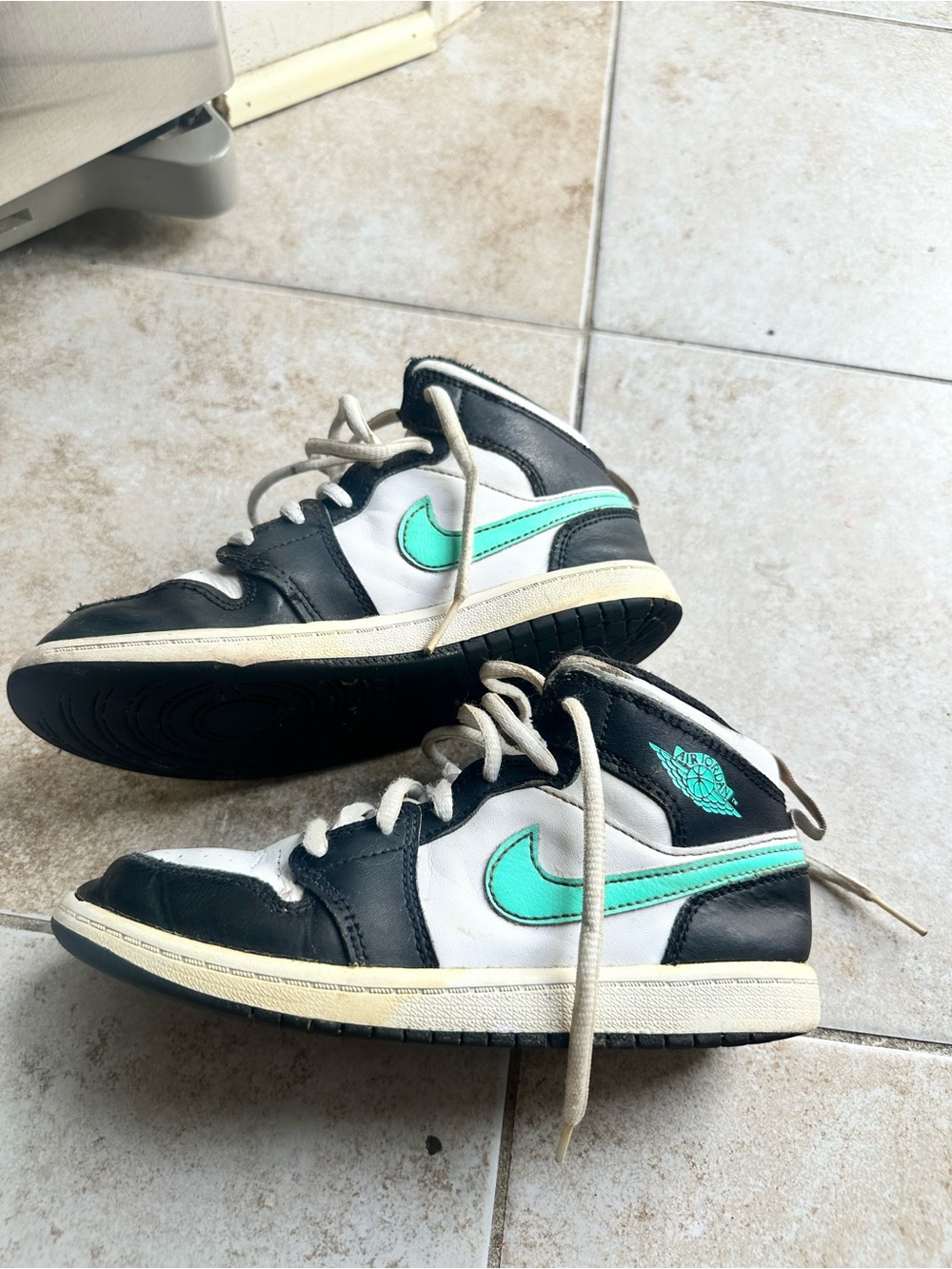 Nike Kids Black and Teal Mid-Top Sneakers